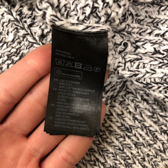 H&M Black and White Sweater - Picture 4 of 5